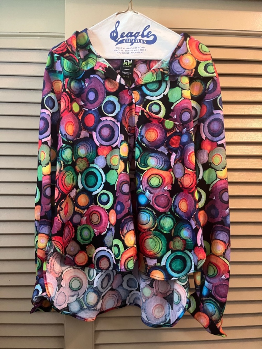 Pure Essence Button-Front High Low Blouse in Multicolor Circle Print - XXL